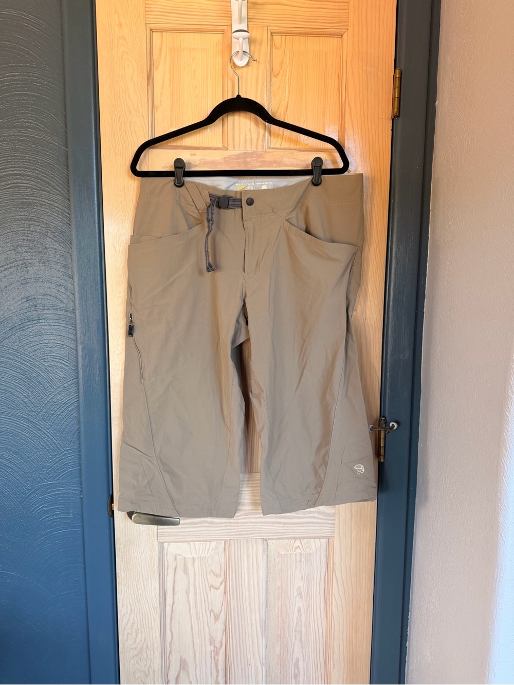 Mountain Hardwear Women's Capri in Khaki